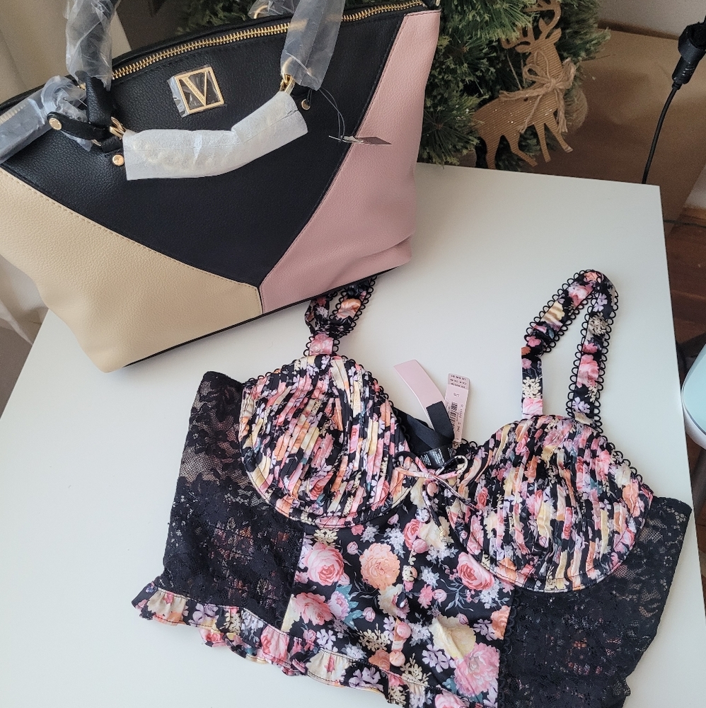 🎁🎄NWTVictoria Secret bundle.